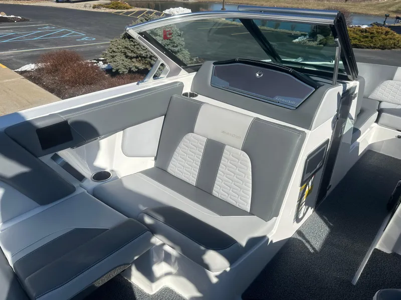 Slide: The Image of MasterCraft X24 2020 - 12