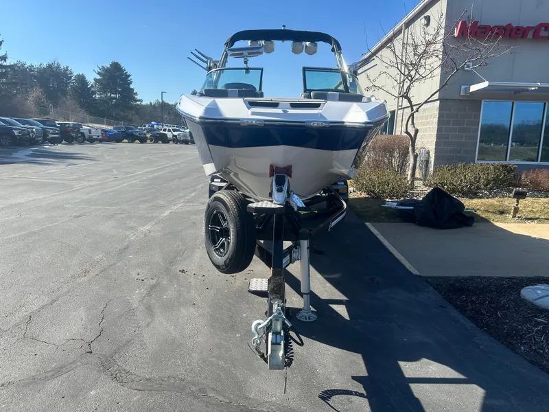 Slide: The Image of MasterCraft X24 2020 - 3