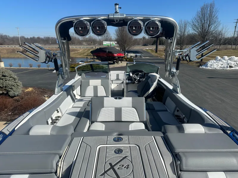 Slide: The Image of MasterCraft X24 2020 - 7