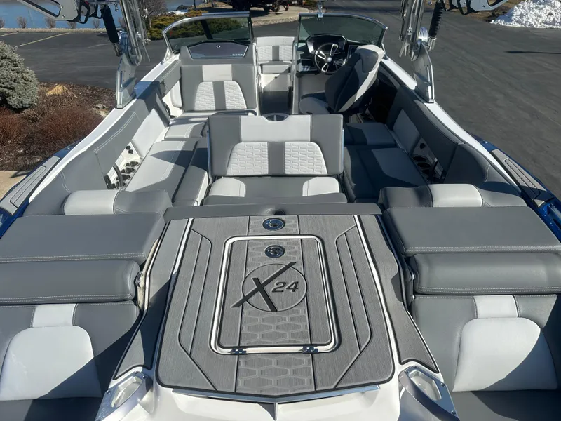 Slide: The Image of MasterCraft X24 2020 - 8