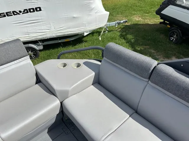 Slide: The Image of Sea-Doo Switch Sport 21 2024 - 11