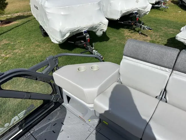 Slide: The Image of Sea-Doo Switch Sport 21 2024 - 13