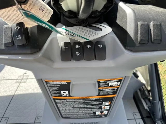Slide: The Image of Sea-Doo Switch Sport 21 2024 - 17