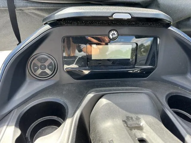 Slide: The Image of Sea-Doo Switch Sport 21 2024 - 18