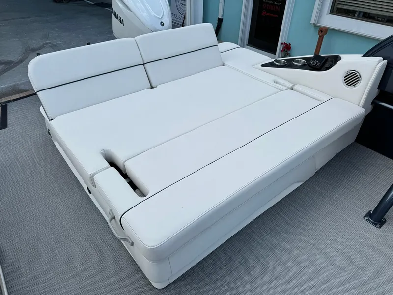 Slide: The Image of Bennington 27QXSBWAX2 2024 - 25