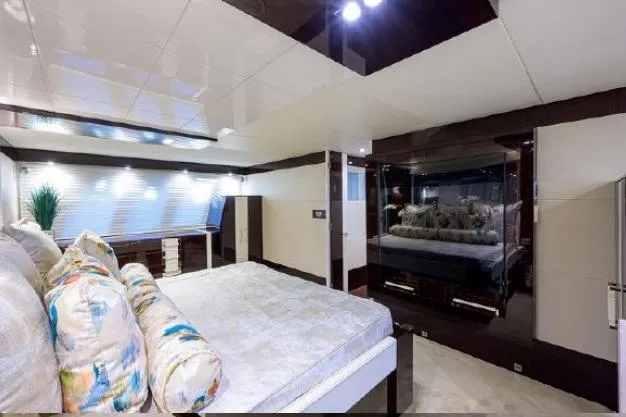 Slide: The Image of Lazzara Yachts LSX 95 Flybridge 2012 - 31