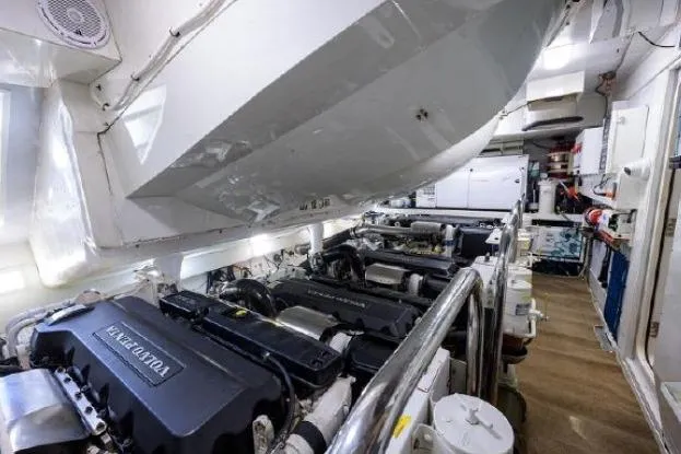 Slide: The Image of Lazzara Yachts LSX 95 Flybridge 2012 - 53