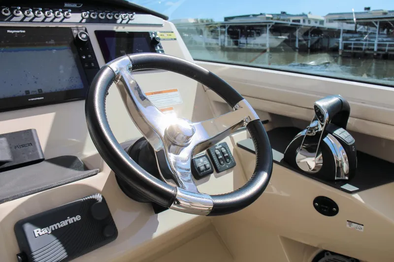 Slide: The Image of Boston Whaler 320 Vantage 2017 - 18