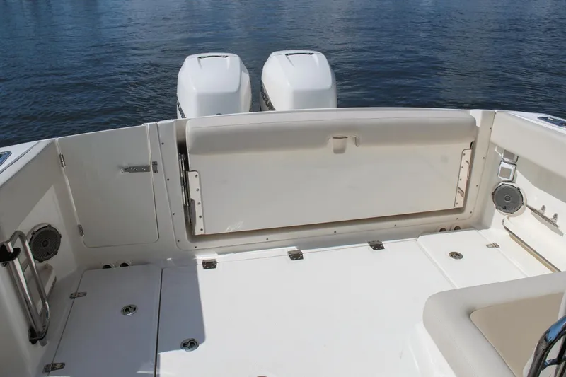 Slide: The Image of Boston Whaler 320 Vantage 2017 - 3