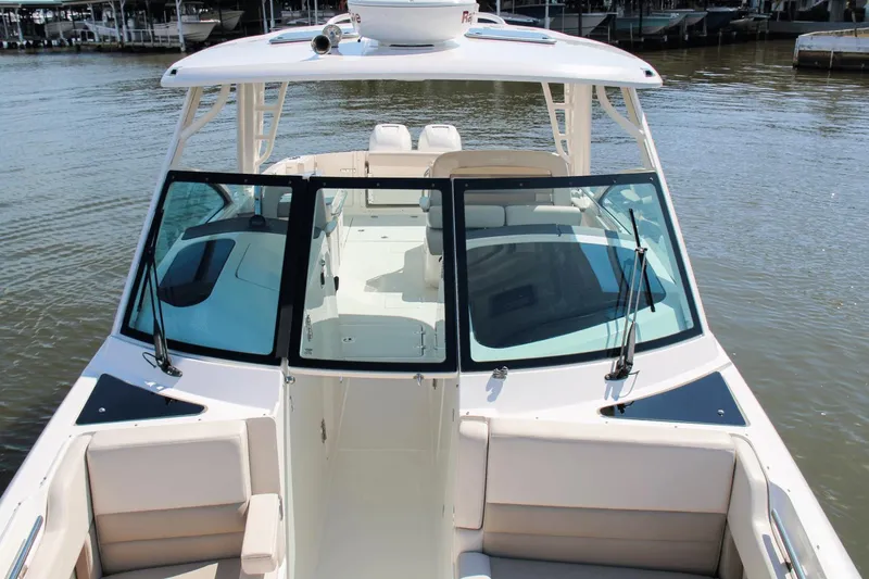 Slide: The Image of Boston Whaler 320 Vantage 2017 - 33