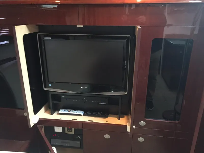 Slide: The Image of 2008 Sea Ray 480 Sundancer yacht interior with sink, TV, and ocean view. - 21