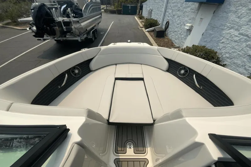 Slide: The Image of Sea Ray SPX 230 2024 - 13