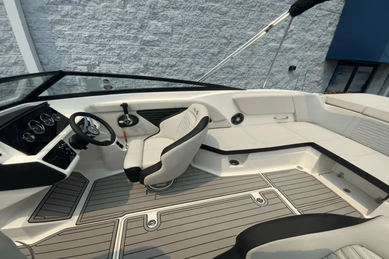 Slide: The Image of Sea Ray SPX 230 2024 - 8