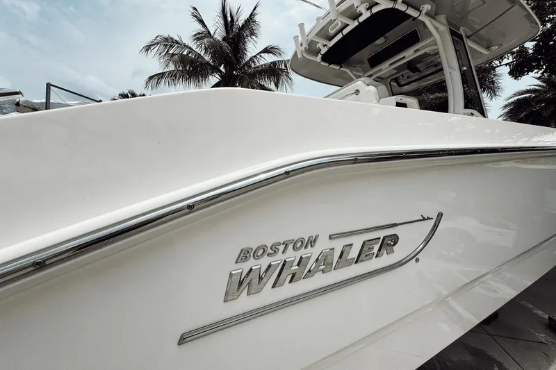 Slide: The Image of Boston Whaler 280 Dauntless 2023 - 1