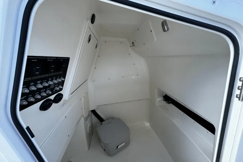 Slide: The Image of Boston Whaler 280 Dauntless 2023 - 19