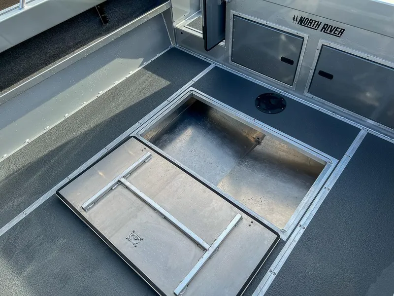 Slide: The Image of North River 23' Seahawk 2026 - 18