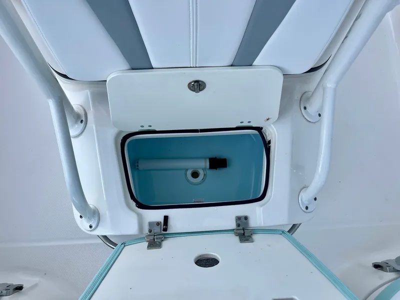 Slide: The Image of Robalo 206 Cayman 2024 - 18