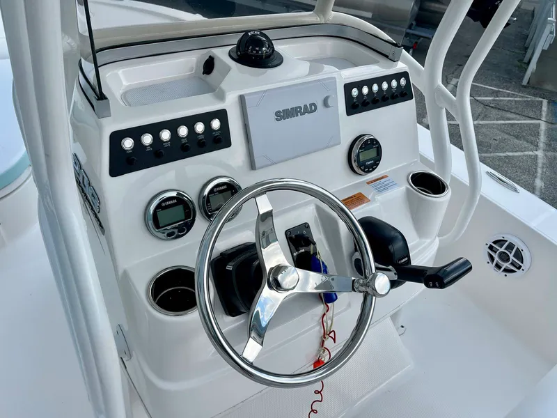 Slide: The Image of Robalo 206 Cayman 2024 - 12