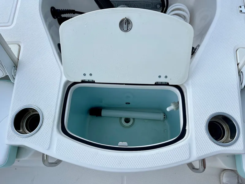Slide: The Image of Robalo 206 Cayman 2024 - 11