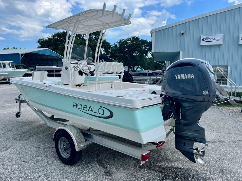 Slide: The Image of Robalo 206 Cayman 2024 - 2