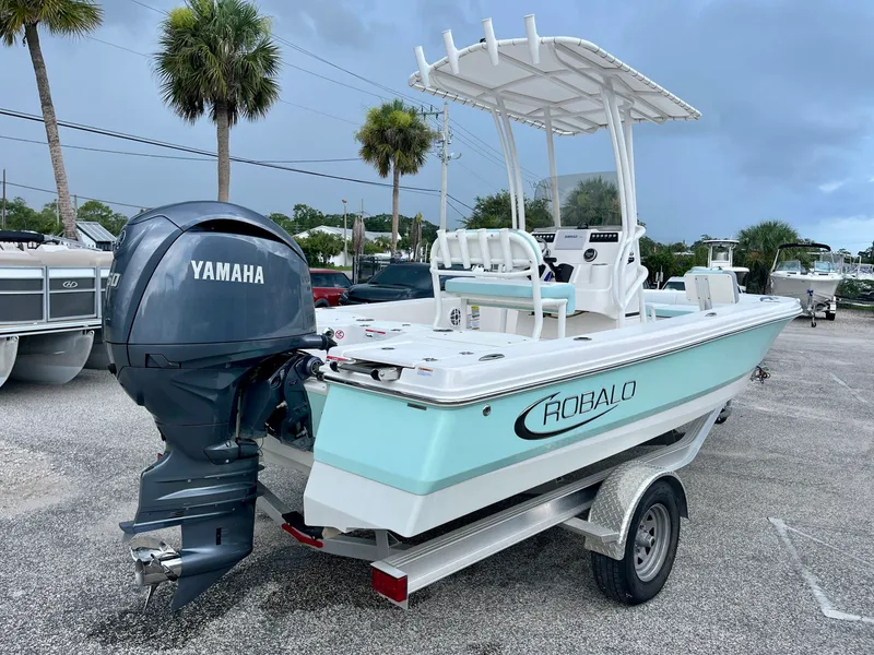 Slide: The Image of Robalo 206 Cayman 2024 - 4