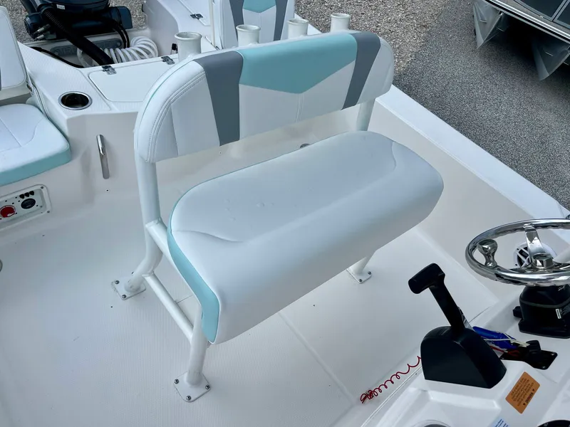 Slide: The Image of Robalo 206 Cayman 2024 - 14