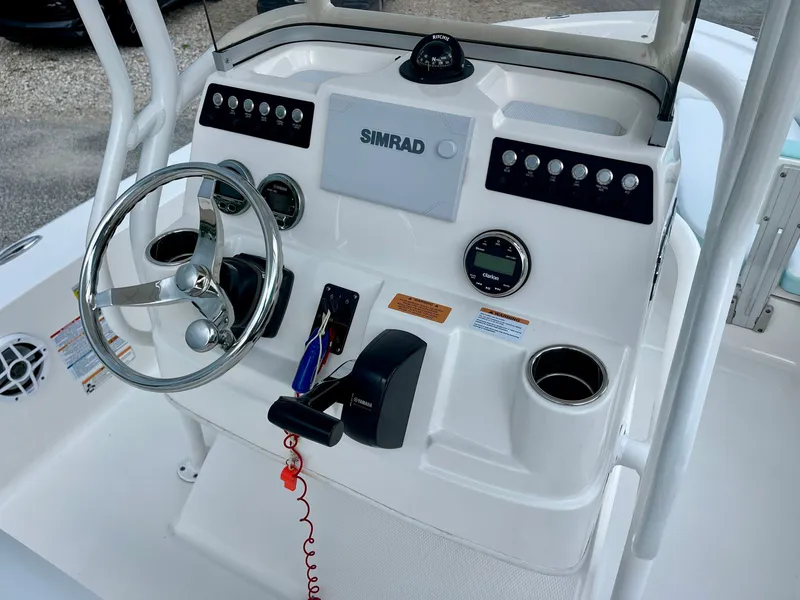 Slide: The Image of Robalo 206 Cayman 2024 - 13