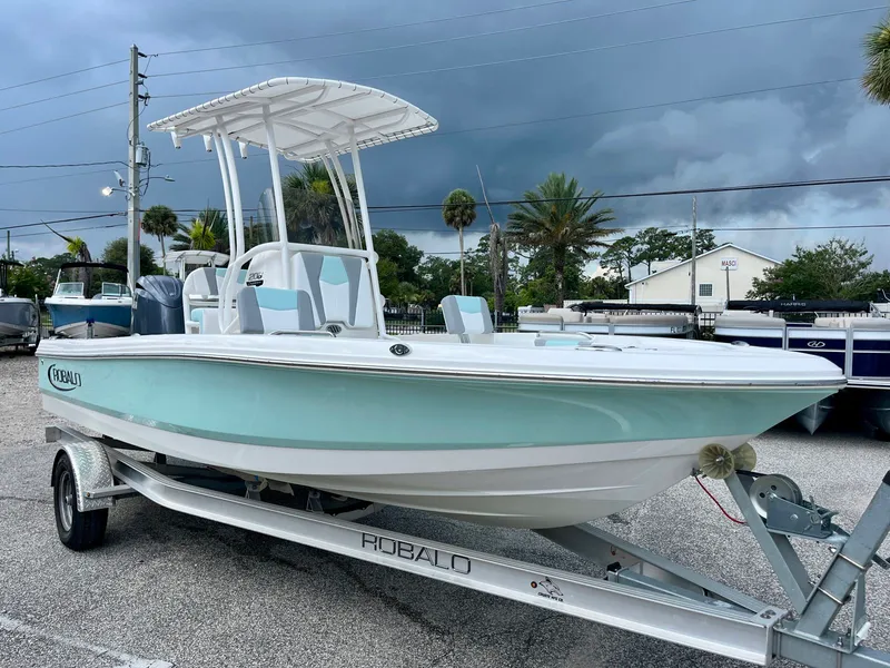 Slide: The Image of Robalo 206 Cayman 2024 - 6