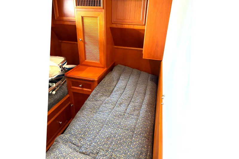 Slide: The Image of Helm of Grand Banks 47 Eastbay FB, 2007 model. - 17