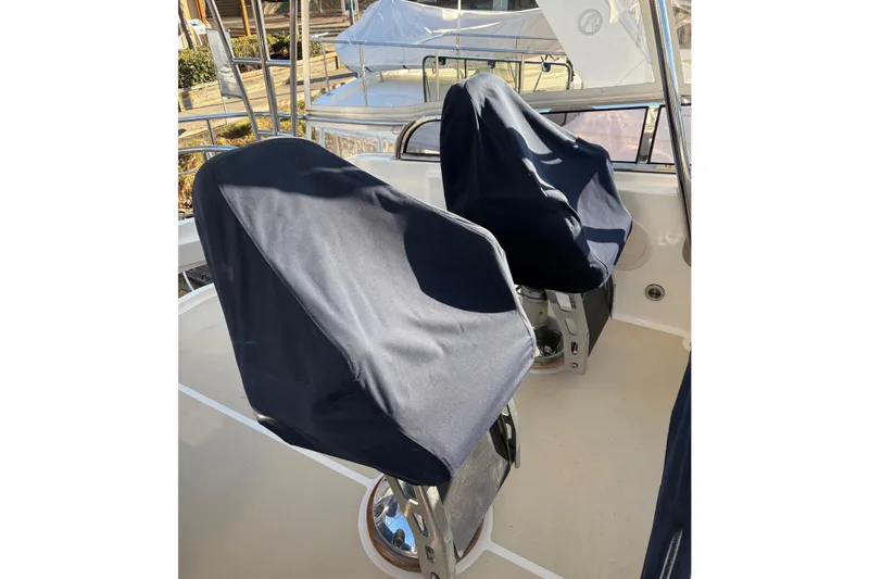 Slide: The Image of Interior of 2007 Grand Banks 47 Eastbay FB yacht. - 24