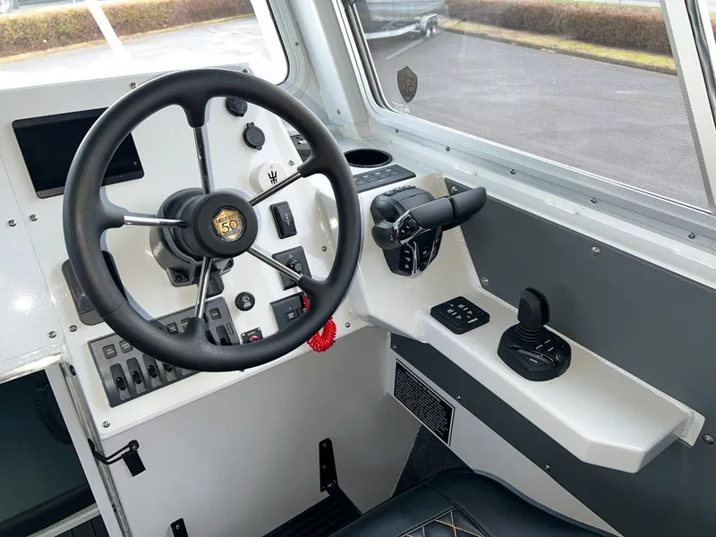 Slide: The Image of North River Endurance 3200EXL 2026 - 12