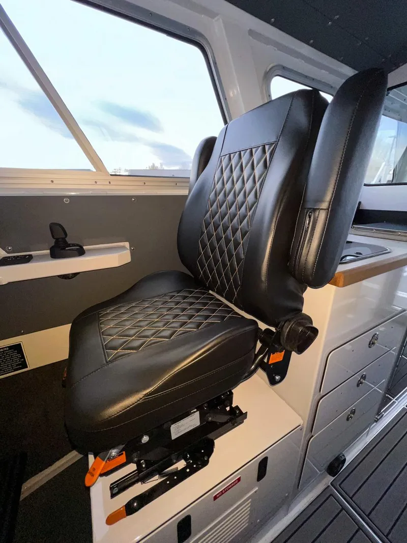 Slide: The Image of North River Endurance 3200EXL 2026 - 13