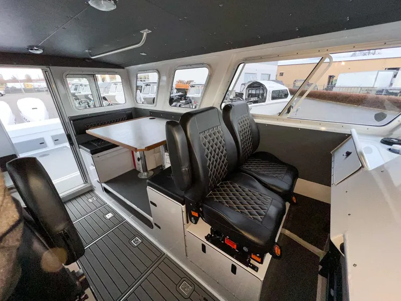 Slide: The Image of North River Endurance 3200EXL 2026 - 14