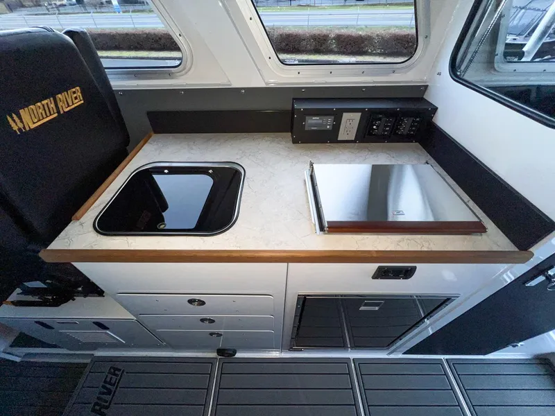 Slide: The Image of North River Endurance 3200EXL 2026 - 16