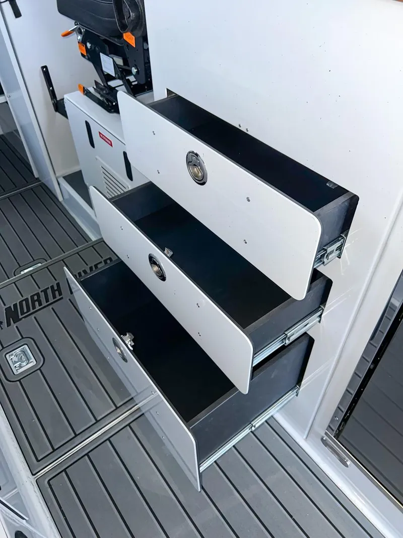 Slide: The Image of North River Endurance 3200EXL 2026 - 19