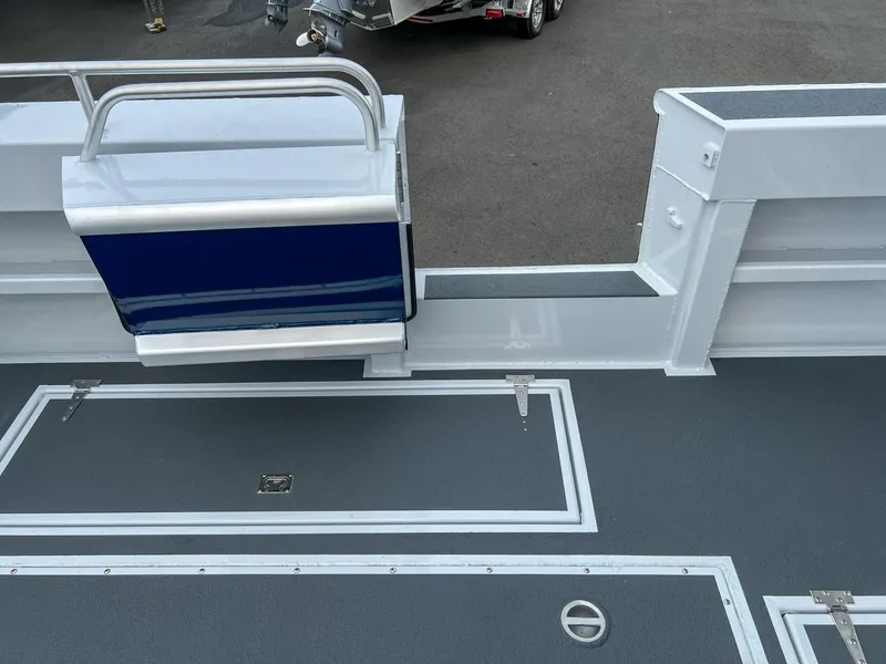 Slide: The Image of North River Endurance 3200EXL 2026 - 23