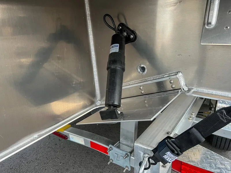 Slide: The Image of North River Endurance 3200EXL 2026 - 28