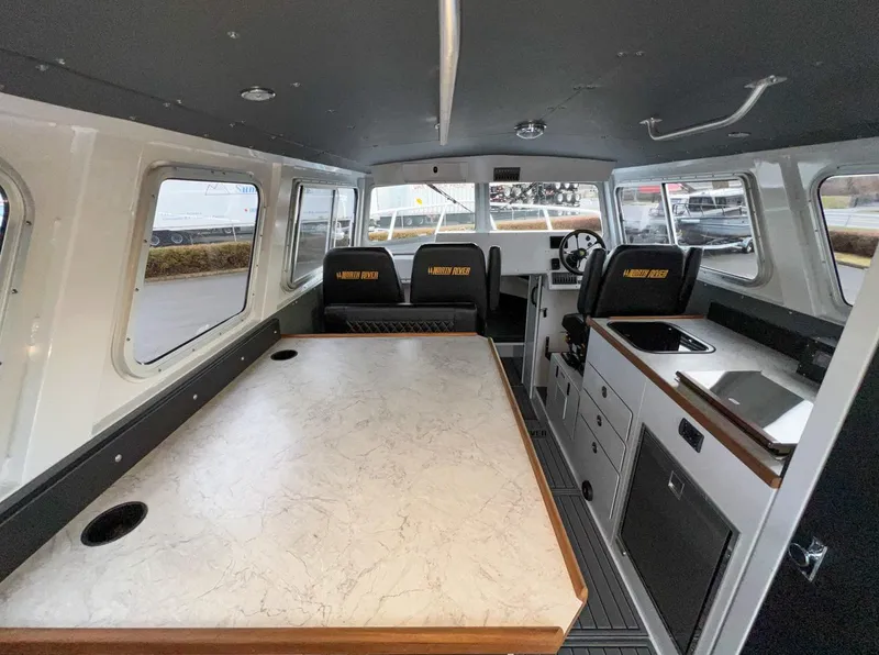 Slide: The Image of North River Endurance 3200EXL 2026 - 9