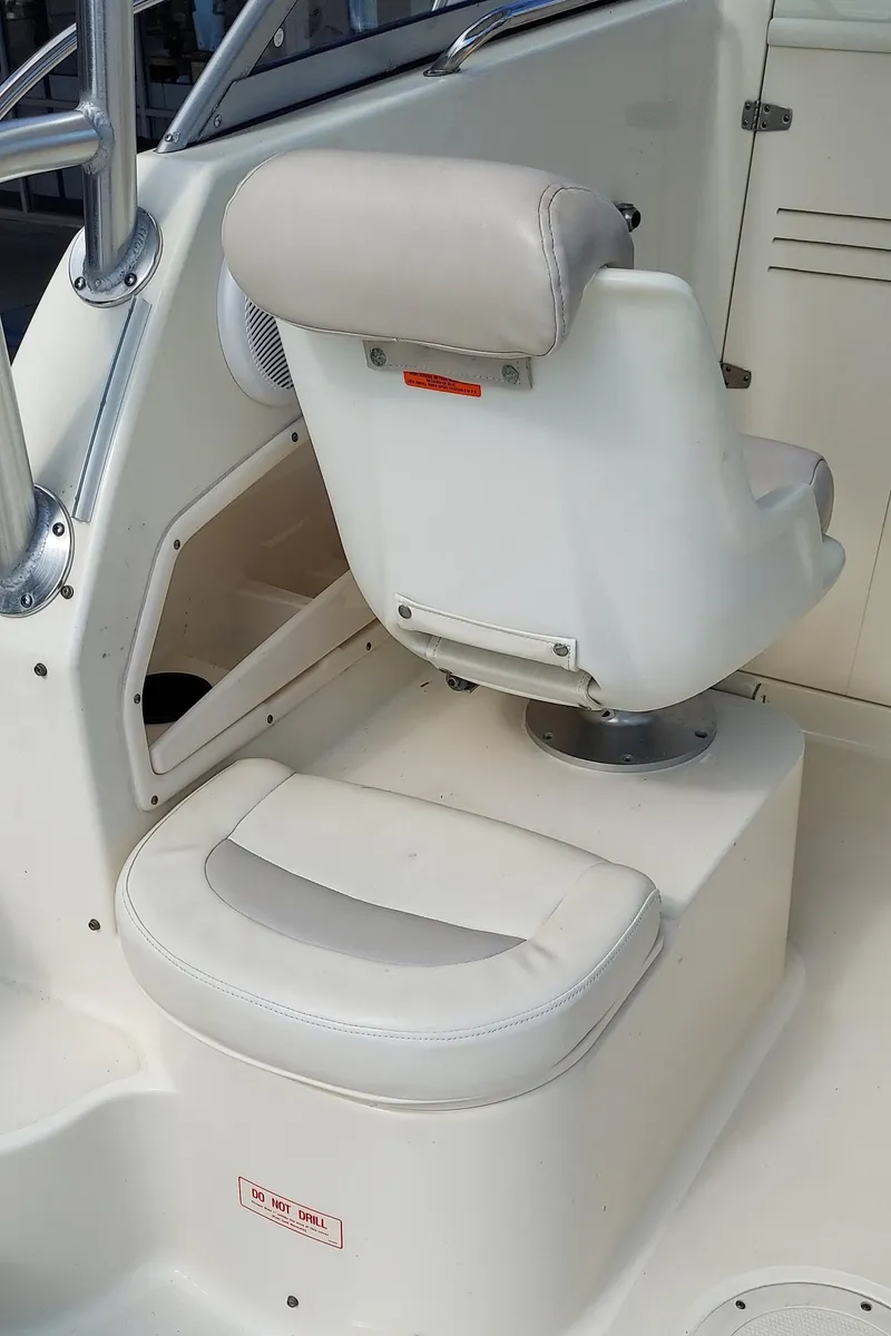 Slide: The Image of Captain's chair on a 2006 Boston Whaler 235 Conquest boat. - 17