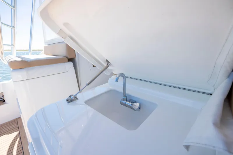 Slide: The Image of Albemarle 410 Express Fisherman 2019 - 69