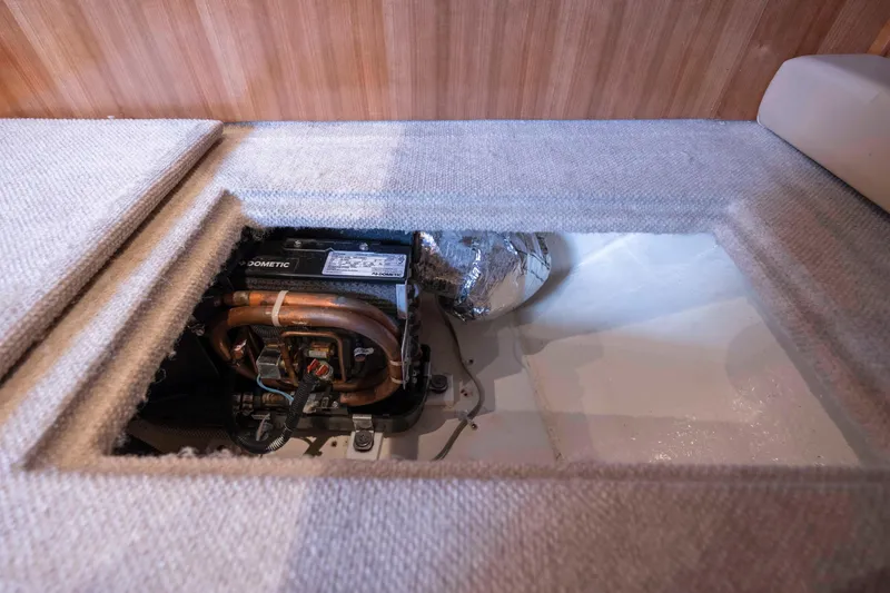 Slide: The Image of Albemarle 410 Express Fisherman 2019 - 88