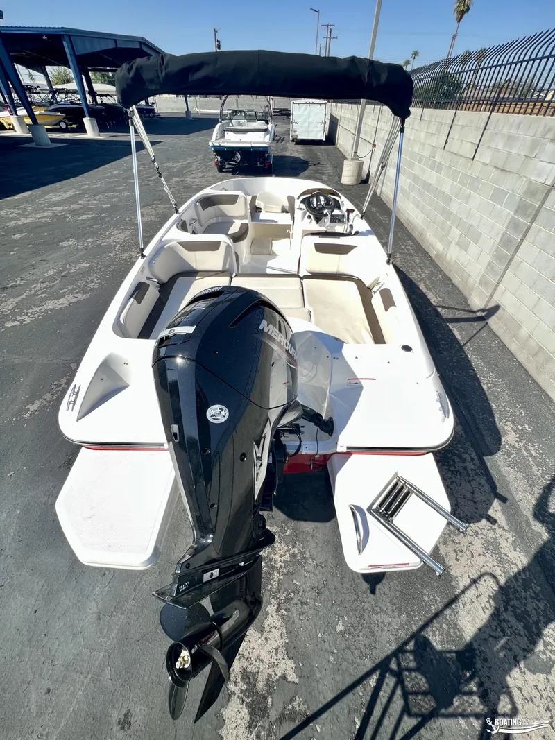 Slide: The Image of Bayliner E18 2023 - 4