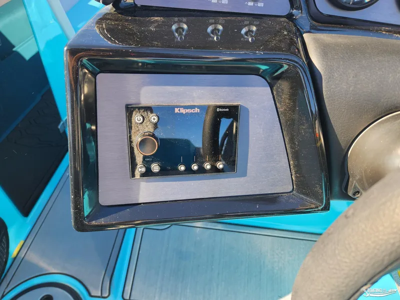 Slide: The Image of MasterCraft NXT20 2023 - 15