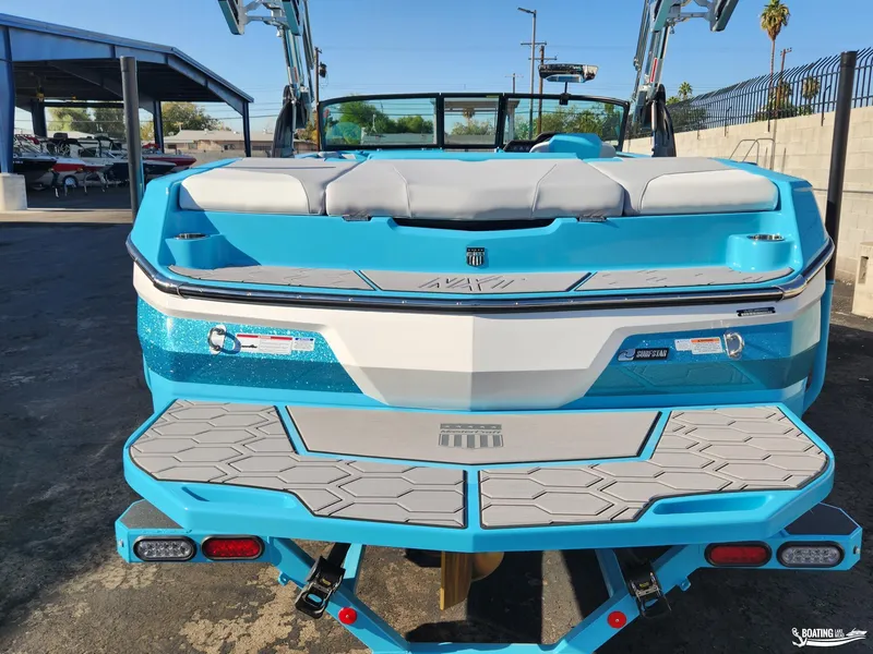 Slide: The Image of MasterCraft NXT20 2023 - 22