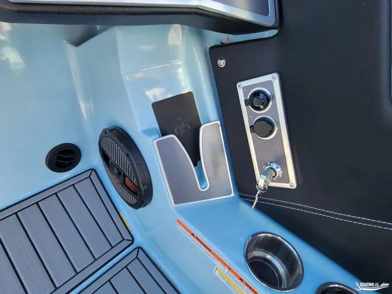 Slide: The Image of MasterCraft XT23 2023 - 14