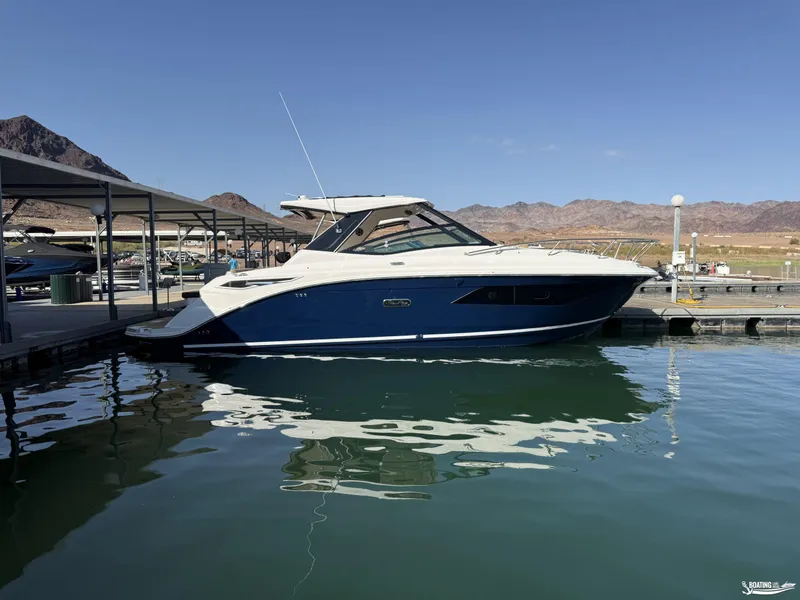 Slide: The Image of Sea Ray 320 Sundancer 2026 - 4