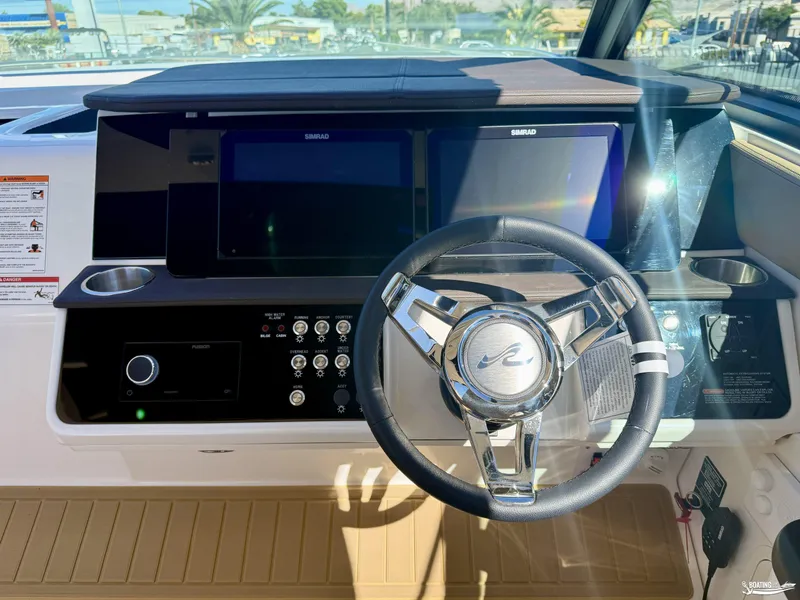 Slide: The Image of Sea Ray 320 Sundancer 2026 - 17