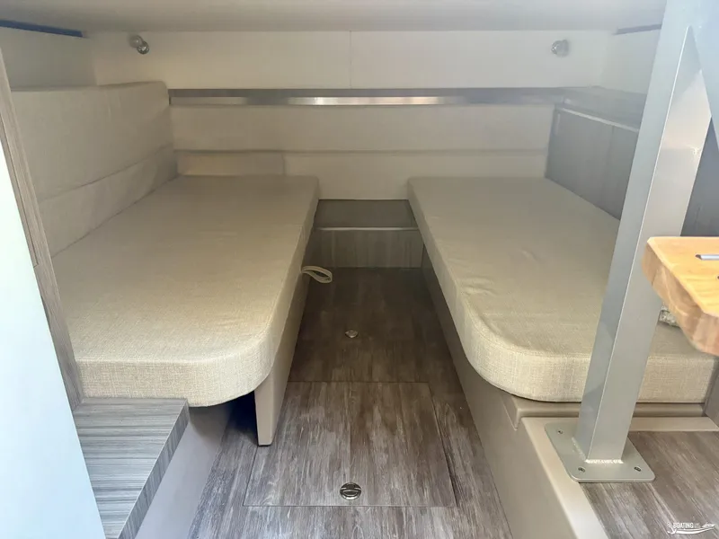 Slide: The Image of Sea Ray 320 Sundancer 2026 - 23