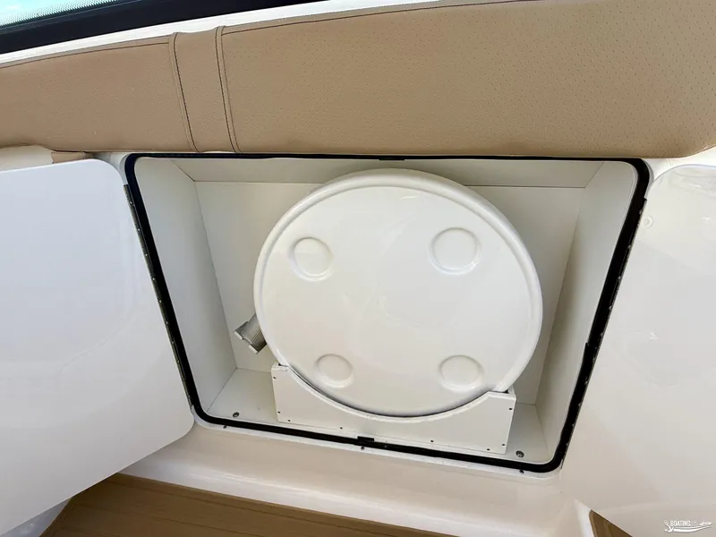 Slide: The Image of Sea Ray 320 Sundancer 2026 - 14