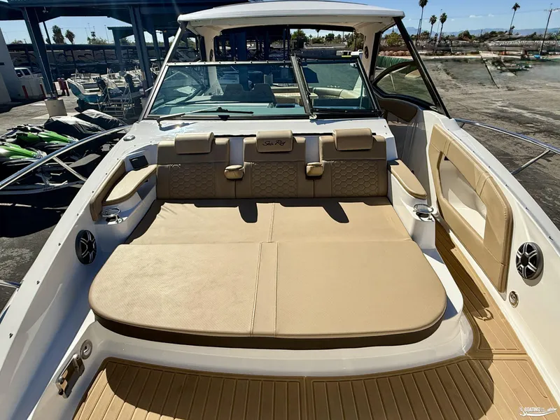 Slide: The Image of Sea Ray 320 Sundancer 2026 - 11